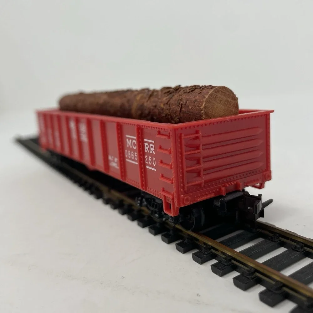 TWO Gondola Cars w/ Loads Vintage Lionel HO Michigan Central Red Gray Logs Pipes